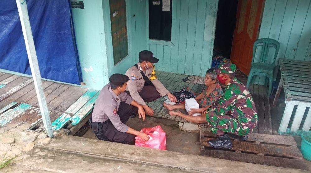 Peduli Korban Banjir, Kapolres PPU Salurkan Bantuan Sembako 