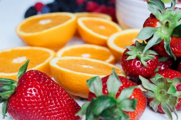 10 Buah yang Tak Perlu Dikupas Saat Dimakan, Vitaminnya Lebih Tinggi