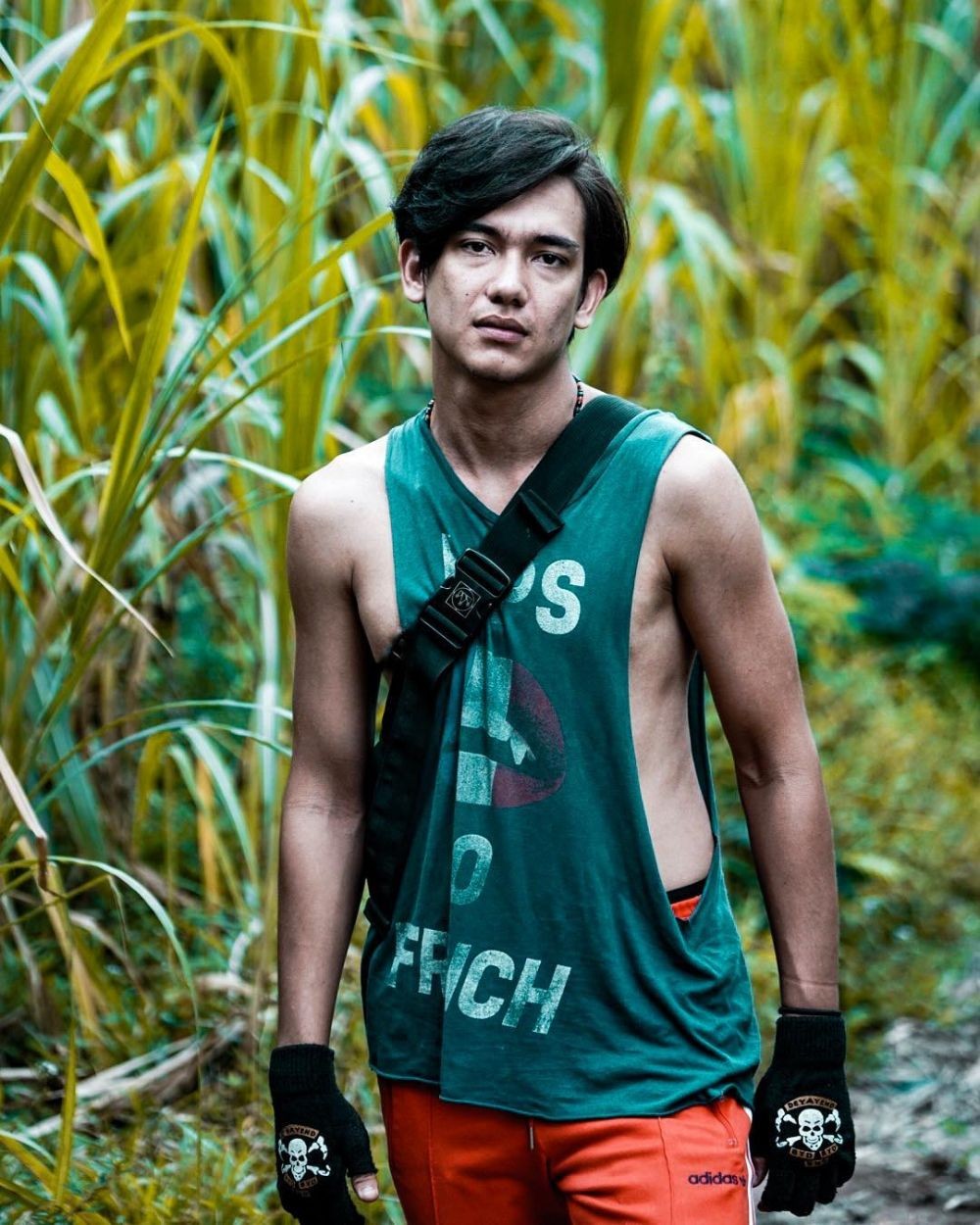 Style Streetwear ala Adipati Dolken, Pengin Sontek yang Mana?
