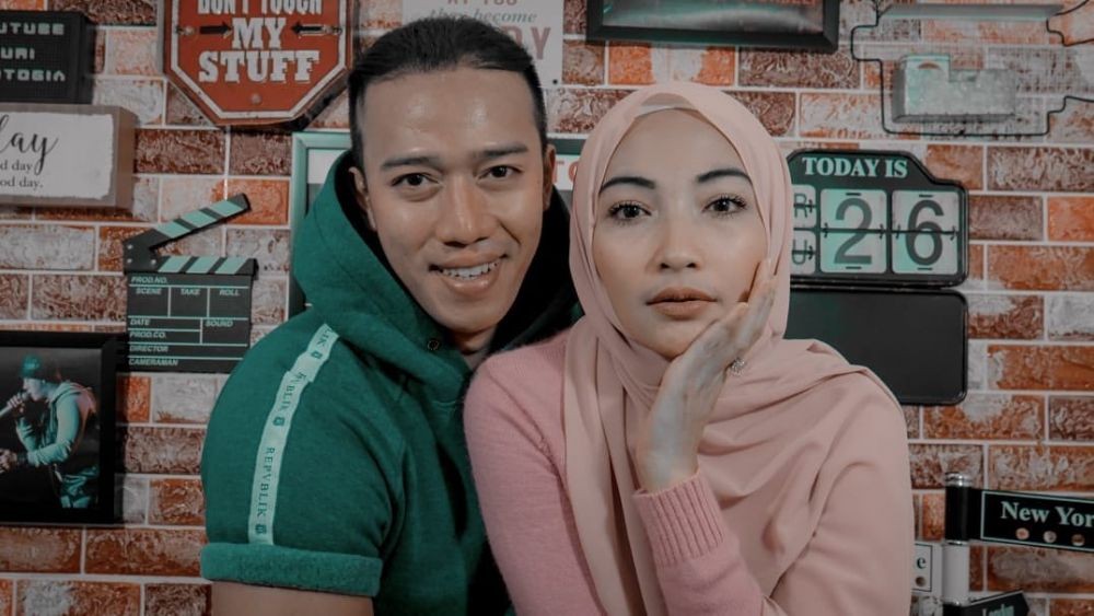 Lama Tak Terlihat, 10 Potret Manis Ruri Vokalis Repvblik dengan Istri