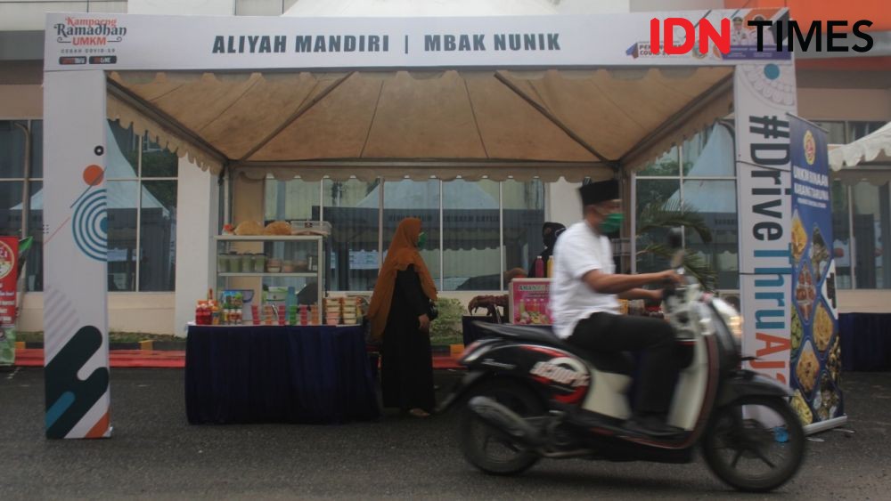Potret Berburu Takjil di Kampung Ramadan Medan, Cukup Drive Thru 