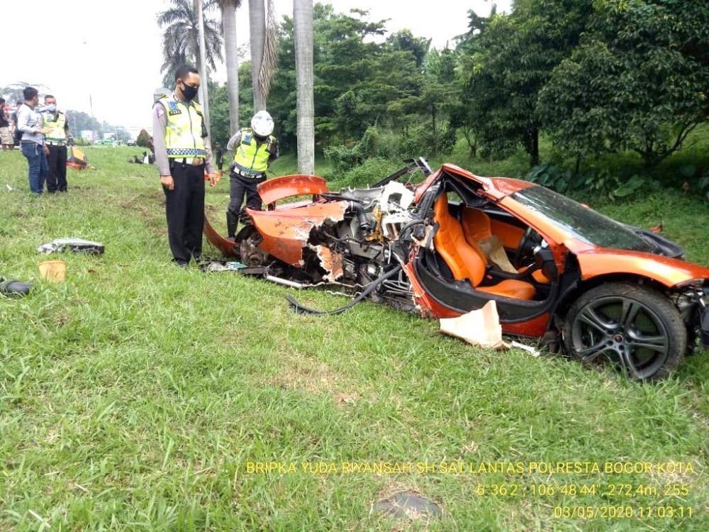 Mobil Sport McLaren Kecelakaan di Tol Jagorawi, Begini Kronologinya