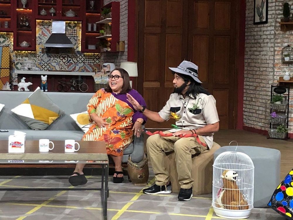 Tampil di TV Lagi, 10 Foto Nunung Syuting Setelah Jalani Rehabilitasi