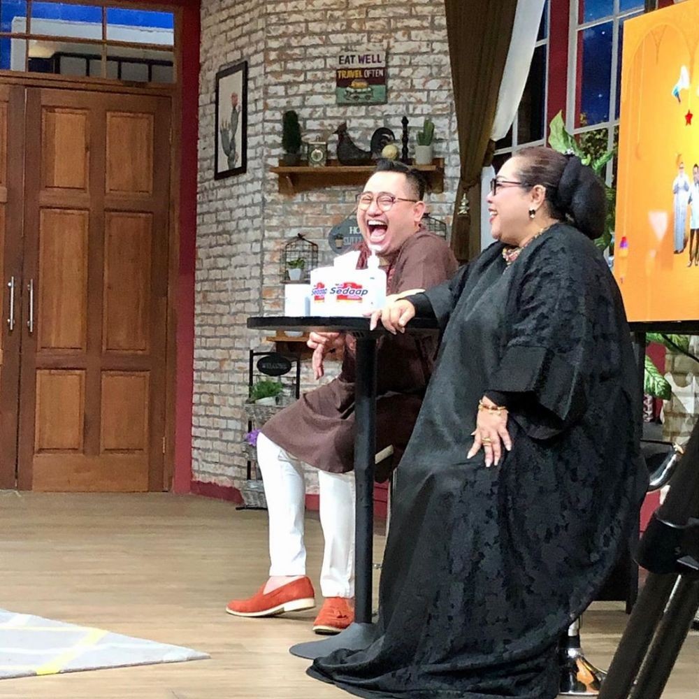 Tampil di TV Lagi, 10 Foto Nunung Syuting Setelah Jalani Rehabilitasi