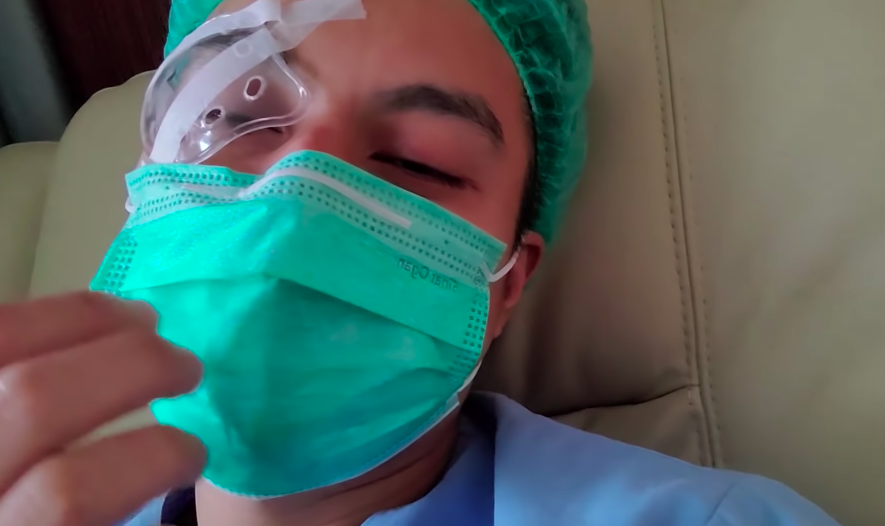 Menderita Katarak, 10 Momen Operasi Mata Baim Wong