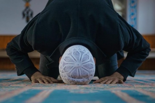 Niat Salat Idulfitri, Tata Cara Salat Id Sendiri Atau Jamaah di Rumah