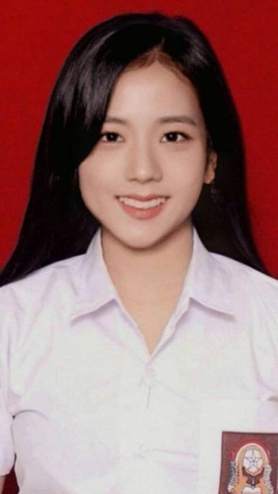 10 Editan Foto Idola Kpop Memakai Seragam SMA, Bikin Betah di Sekolah!