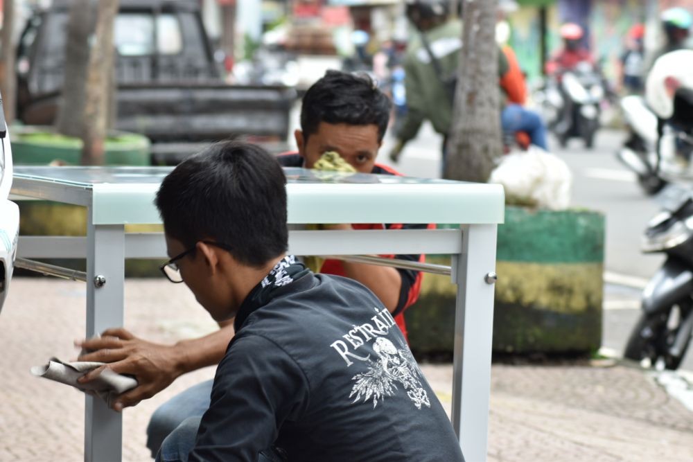 Demi Mencari Makan, Sejumlah Toko di Bandung Mulai Buka Gerai