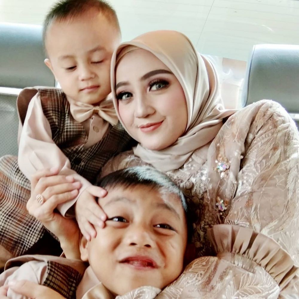 Kini Fokus ke Keluarga, 10 Potret Penty Nur Sang Ratu FTV Kolosal