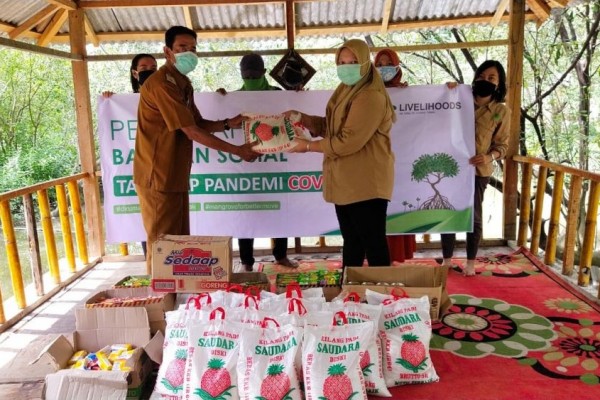 Terdampak Corona, Masyarakat Pesisir di Kawasan Mangrove Dapat Sembako