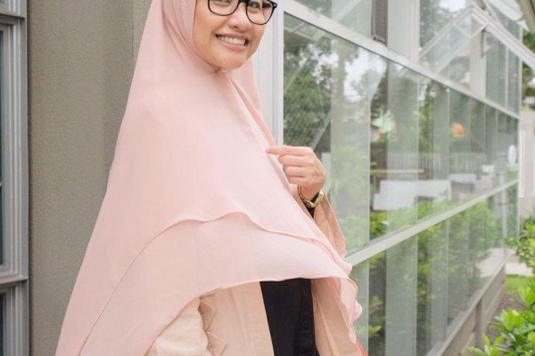 Makin Terlihat Anggun, 7 Vokalis Band Wanita yang Mantap Berhijab