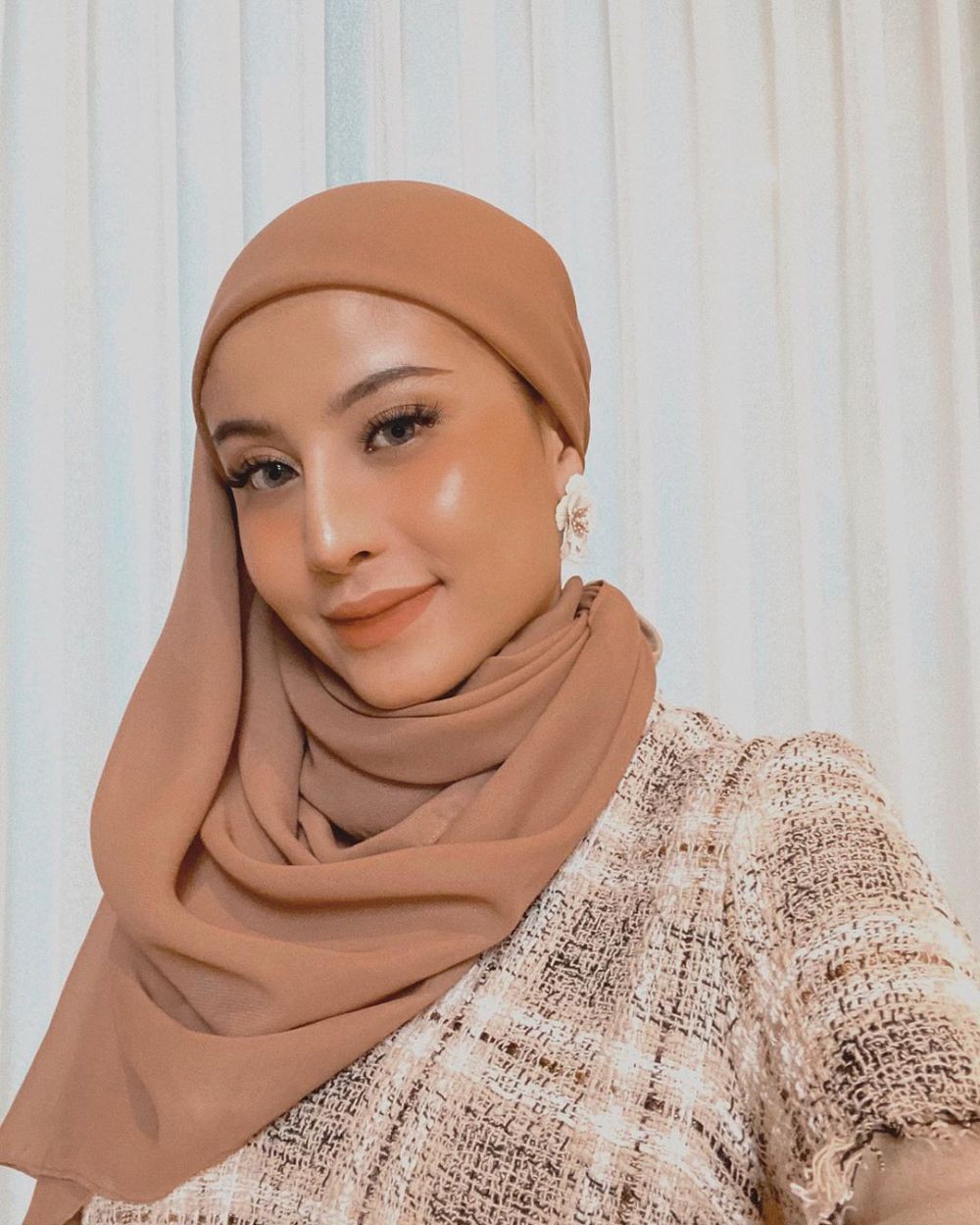 Edisi Ramadan, 10 Potret Manis Awkarin Kenakan Hijab Yang Bikin Adem