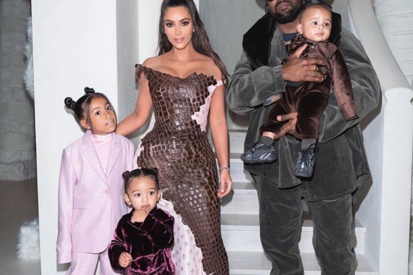 Seleb Papan Atas, 10 Momen Pesta Ultah Kim Kardashian di Pulau Pribadi