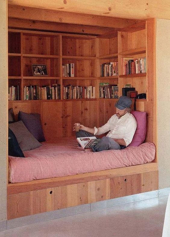 10 Ide Ruang Baca Bernuansa Alam, Cantik dan Simpel dengan Bahan Kayu