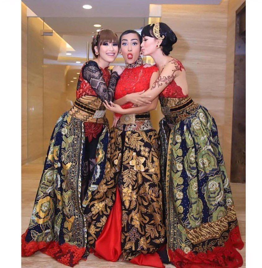 Duo Pedangdut, 10 Momen Persahabatan Ayu Ting Ting dan Zaskia Gotik