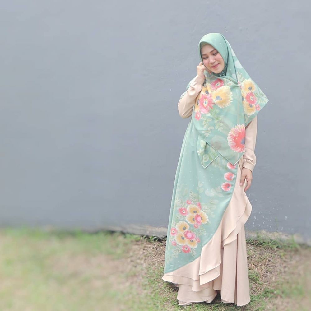 10 OOTD Busana Elegan Puput Melati dari Gamis sampai Tunik