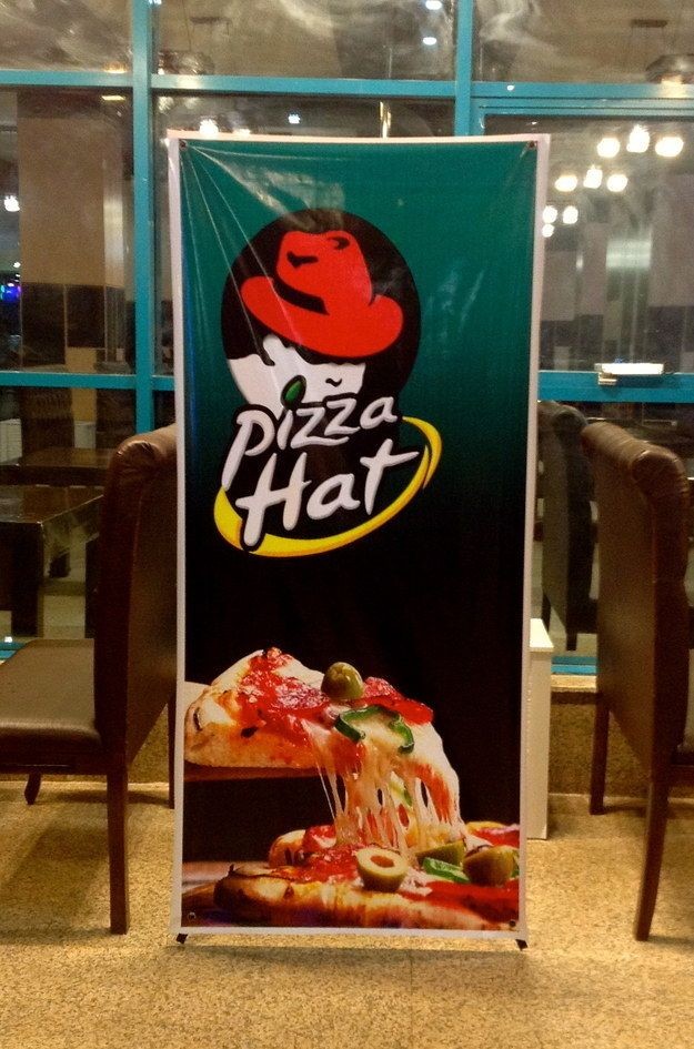 Logo Usaha Jualan Ini Bikin Salfok, Mirip Banget dengan Aslinya