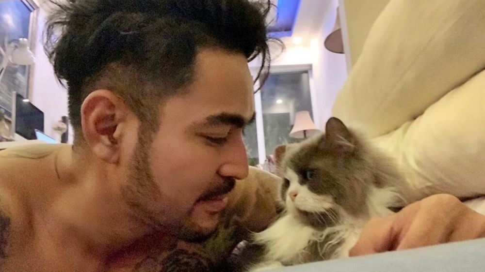 10 Potret Gemas Robby Purba Bareng Kummy Chan, Kucing Kesayangannya