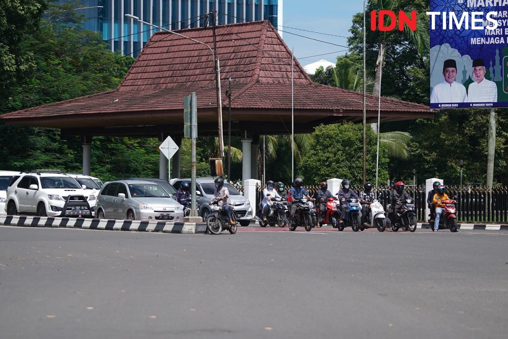 7 Potret Lalu Lintas Palembang, Ramai Lancar Meski Terbanyak COVID-19