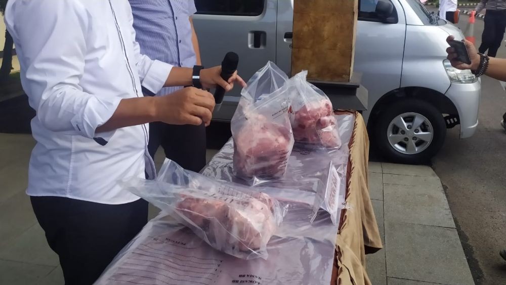 Polresta Bandung Bongkar Sindikat Penjualan 63 Ton Daging Babi