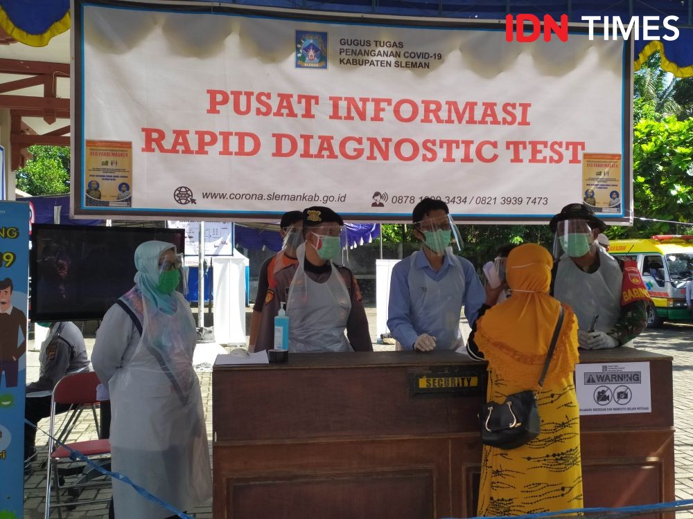 Pengunjung Indogrosir Kembali Ikuti Rapid Test Massal Putaran Kedua