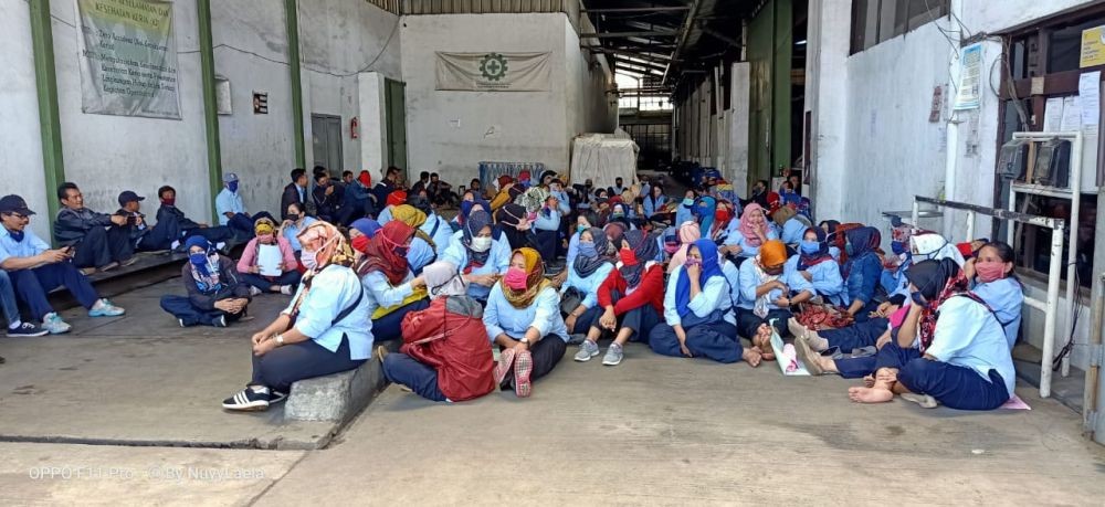 Ratusan Buruh Tekstil Mogok Kerja karena Perusahaan akan Cicil THR