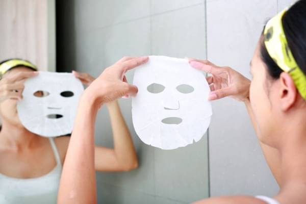 Ini 5 Kesalahan Fatal Saat Memakai Sheet Mask, Bikin Gagal Glowing!