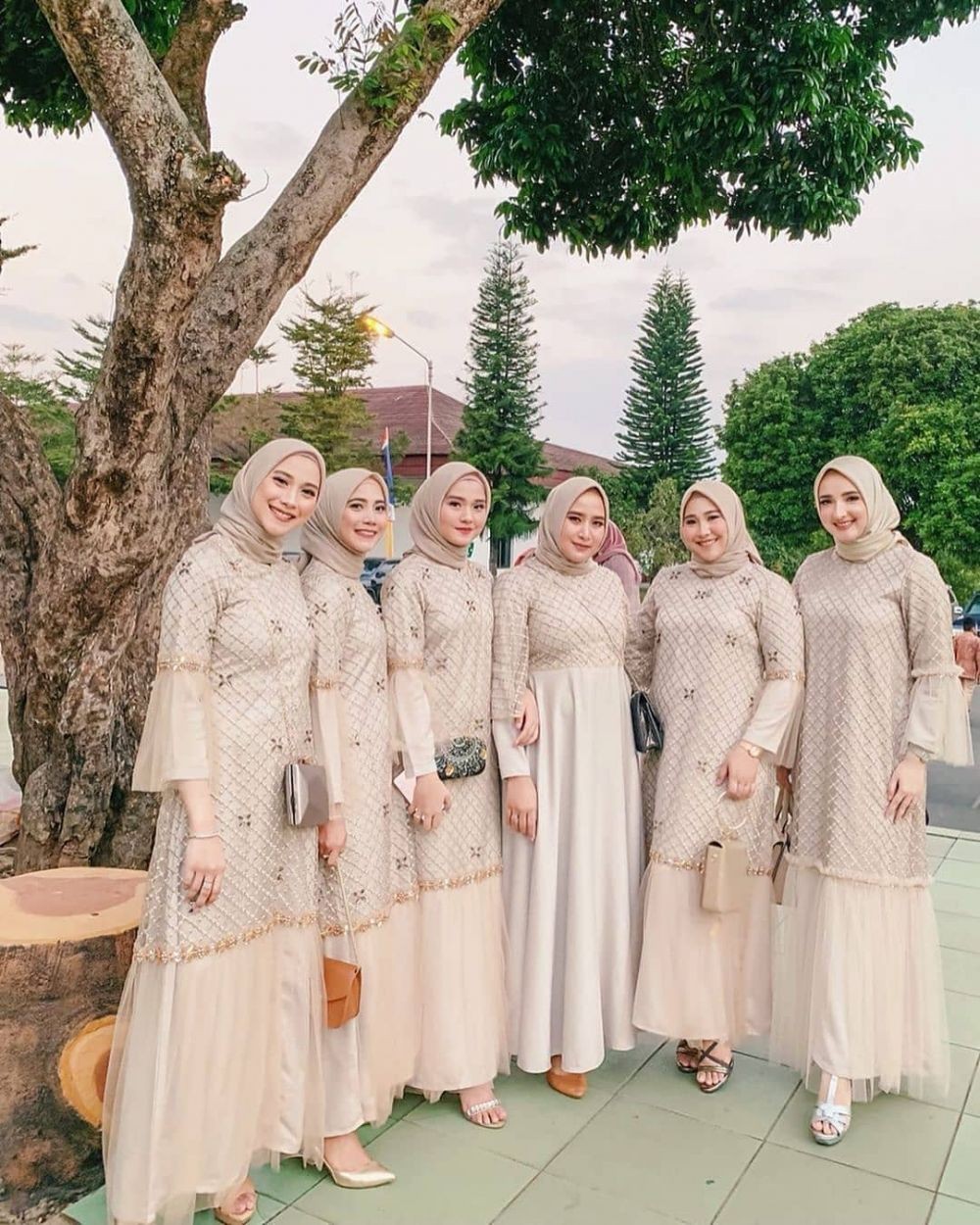 10 Model Tule Dress untuk Gaya Seragam Bridesmaids  Kekinian Banget 