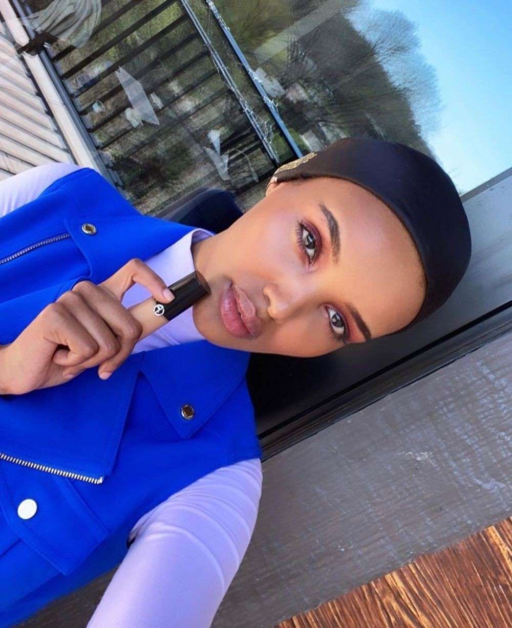 9 Inspirasi Makeup Halima Aden, Cocok Untuk Pemilik Kulit Eksotis