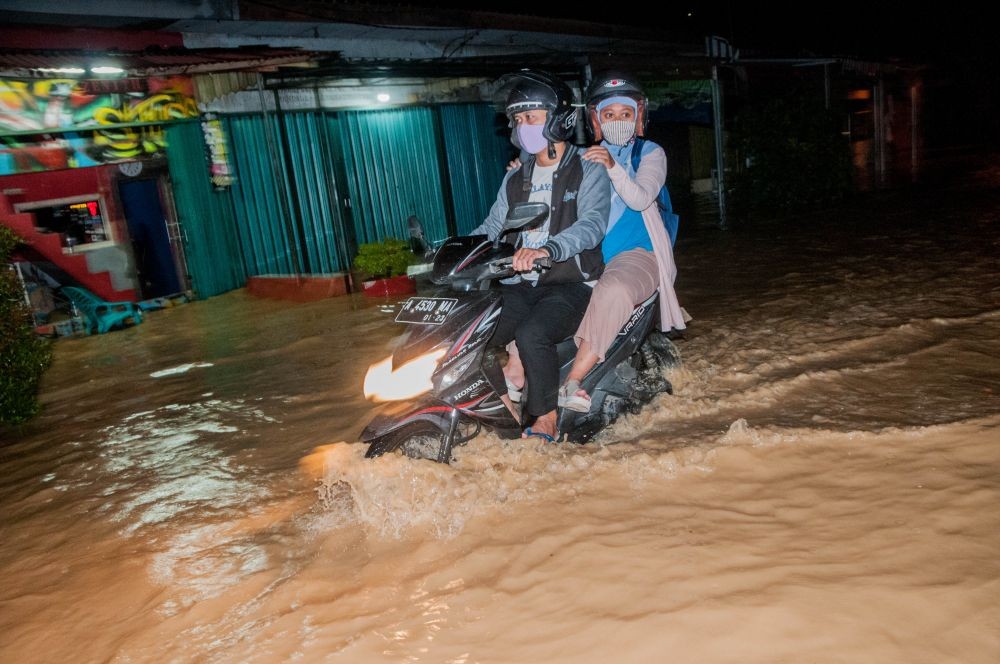 Banjir 1,5 Meter Landa Perumahan di Tigaraksa Tangerang 