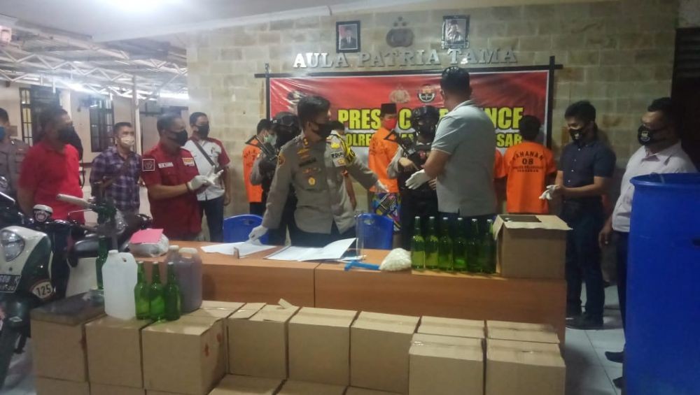10.140 Botol Miras Oplosan dari Makassar Gagal Dikirim ke Kendari