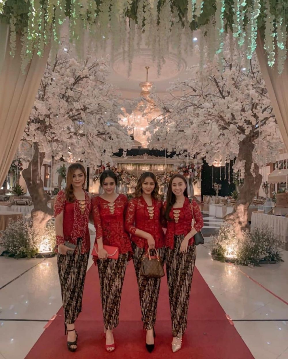 Baju bridesmaid brokat