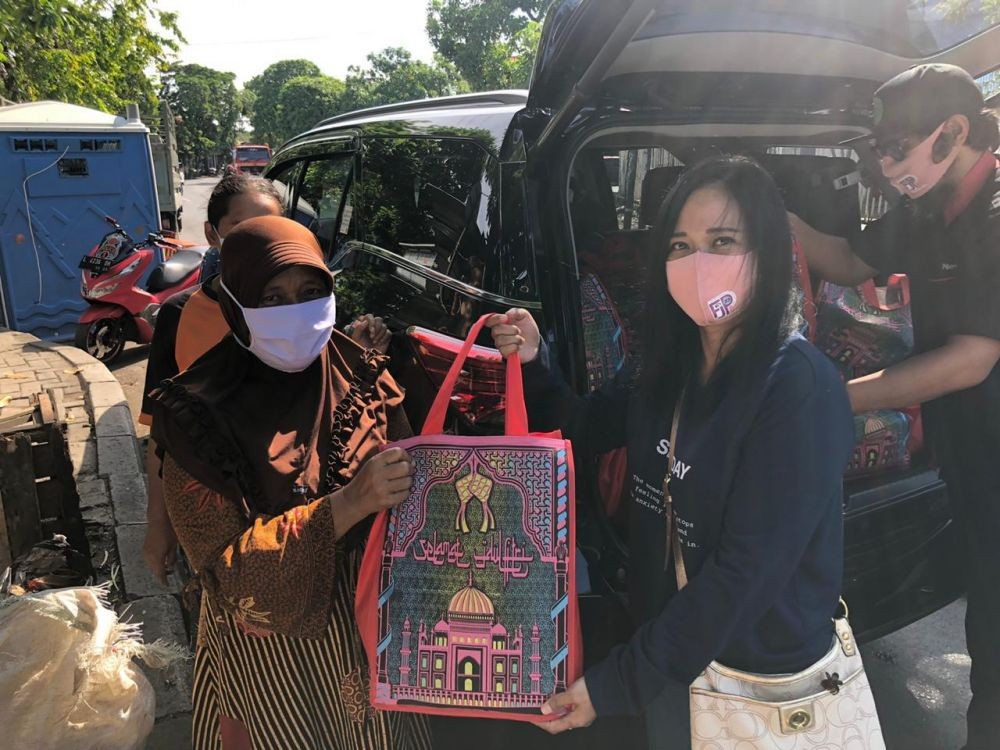 FJPI Jatim Salurkan Donasi Paket Sembako untuk Janda hingga Ojol