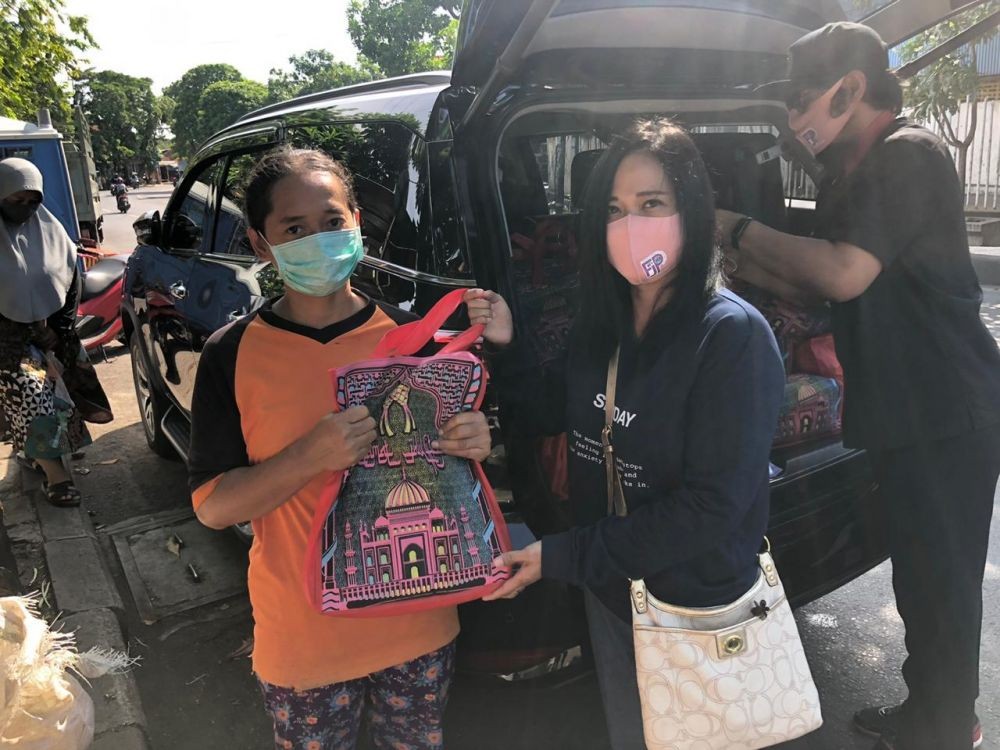 FJPI Jatim Salurkan Donasi Paket Sembako untuk Janda hingga Ojol