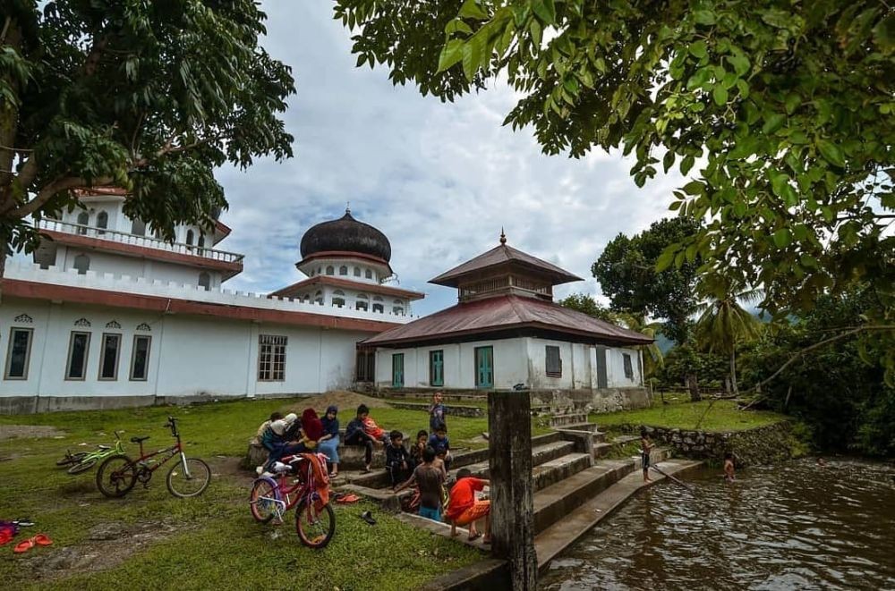 9 Masjid Ini Ternyata Punya Kisah Misterius, lho!