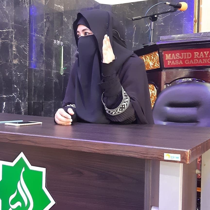 10 Artis Hijrah Yang Jadi Ustaz Dan Ustazah Dari Biduan Hingga Anak Metal