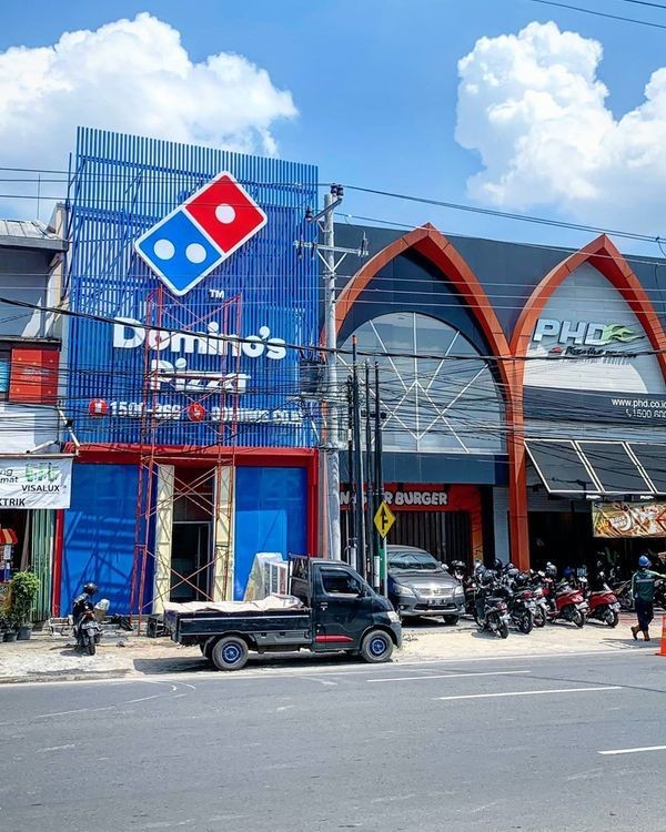 Berkerumun Karena Promo, Pengunjung Gerai Pizza di Jogja Ditertibkan