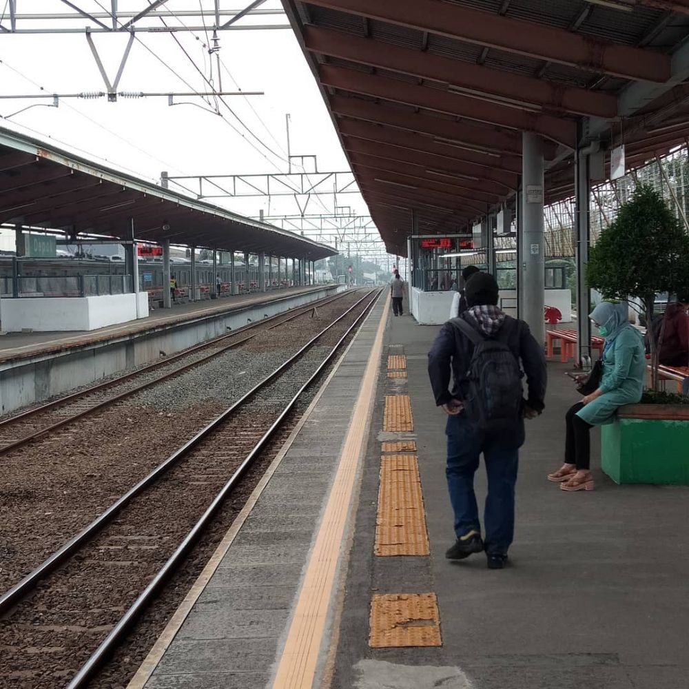 10 Stasiun Kereta Api Indonesia yang Terkenal Horor, Bikin Merinding! 