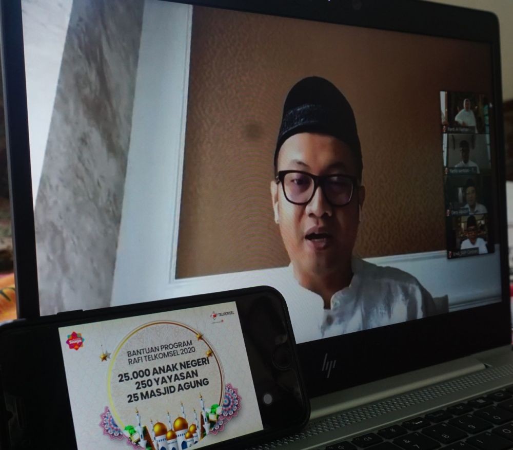 Program RAFI, Telkomsel Berbagi ke Masjid Agung Palembang