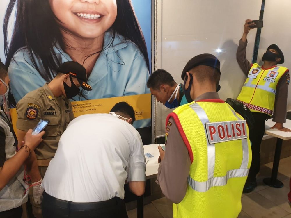 Perwali New Normal Direvisi, Jam Malam Kembali Berlaku di Surabaya