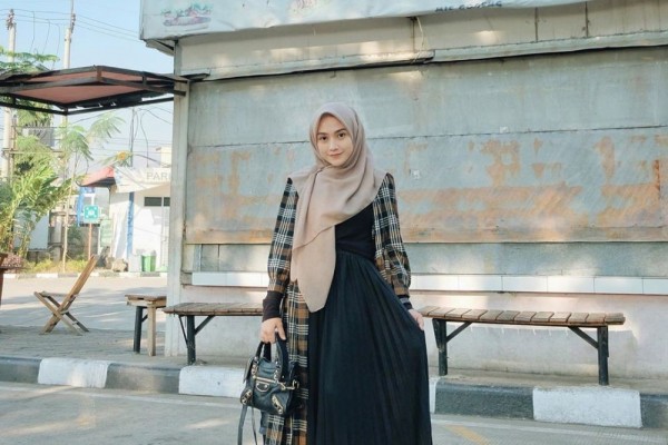 12 Pilihan Outer Menawan supaya Gaya Hijabmu Makin Modis