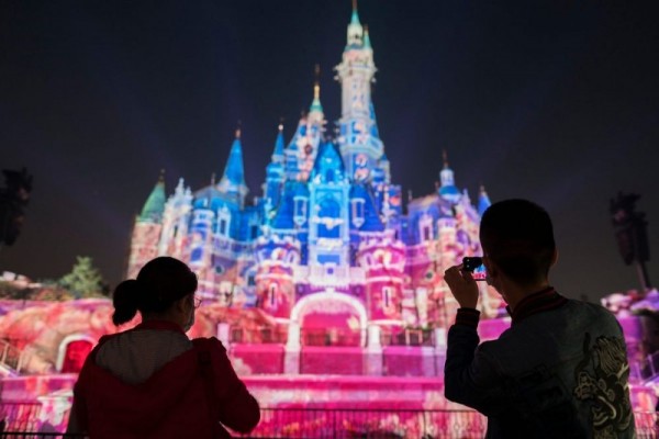 Dibuka Usai Lockdown, 10 Potret Keramaian Disneyland Shanghai