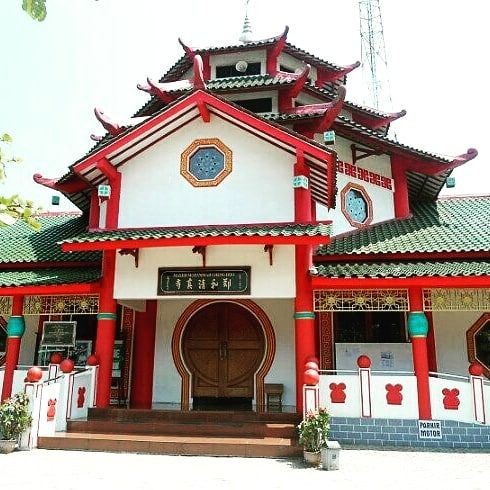 10 Masjid di Indonesia dengan Arsitektur Khas Tiongkok, Keren Banget!
