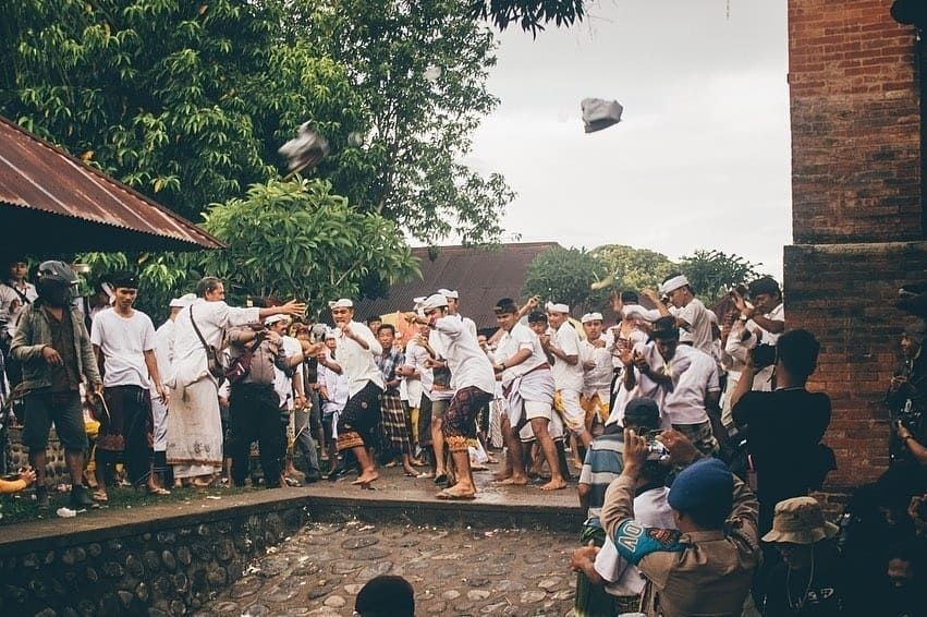 Selain Perang Ketupat, Ini 10 Tradisi Unik Lebaran di Indonesia