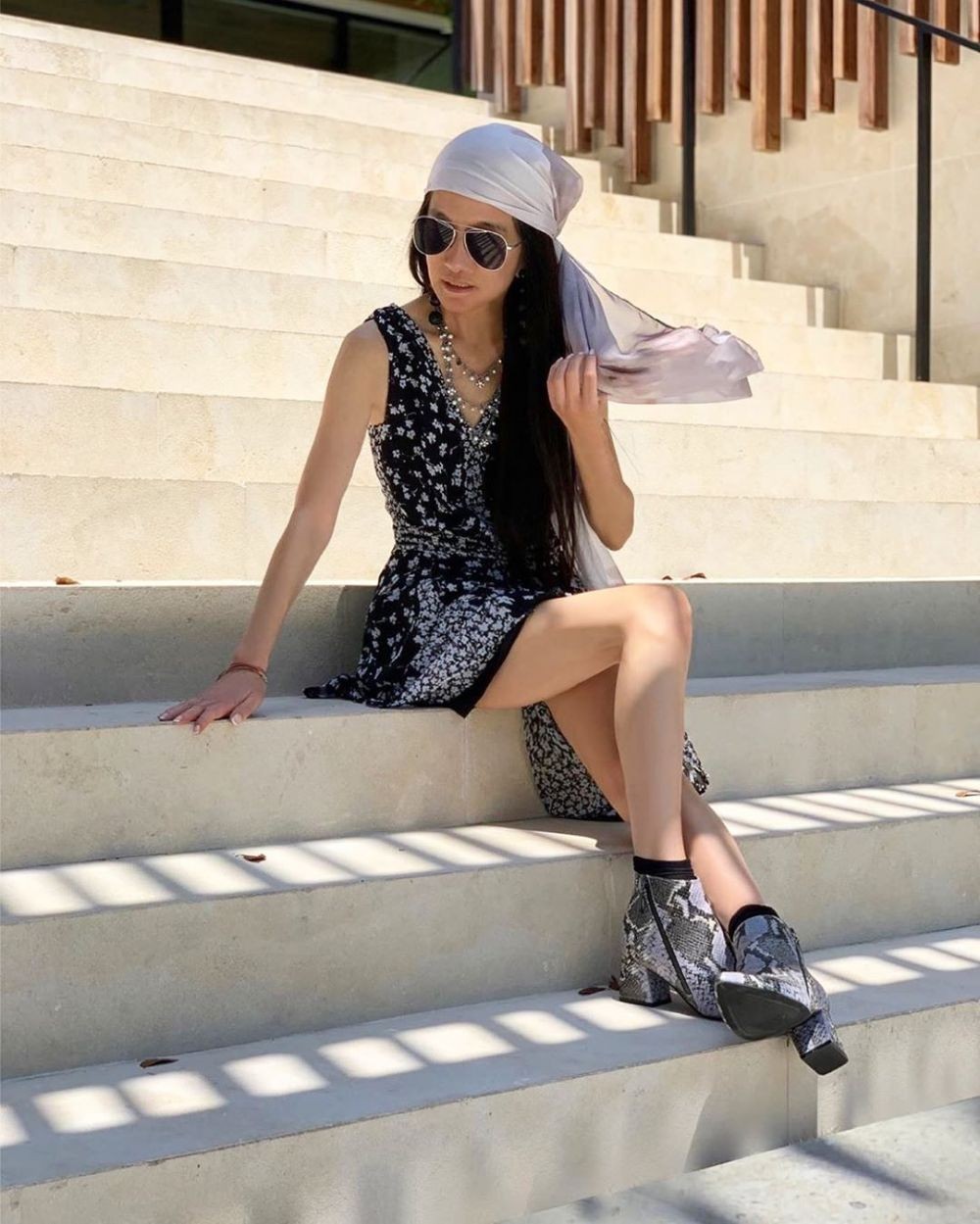 Nenek 70 Tahun Bak Anak Perawan, 9 OOTD Vera Wang yang Hits Abis