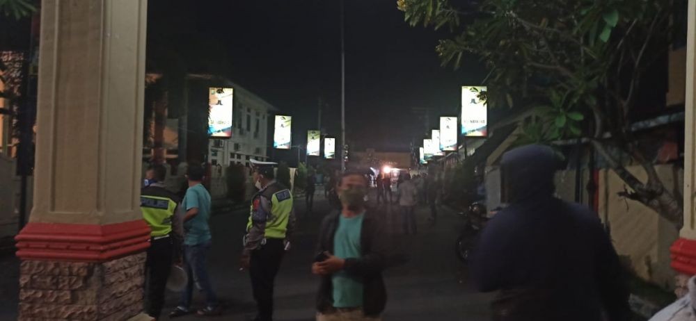 Mencekam! Mapolres Binjai Didatangi Massa, Polisi Letuskan Tembakan