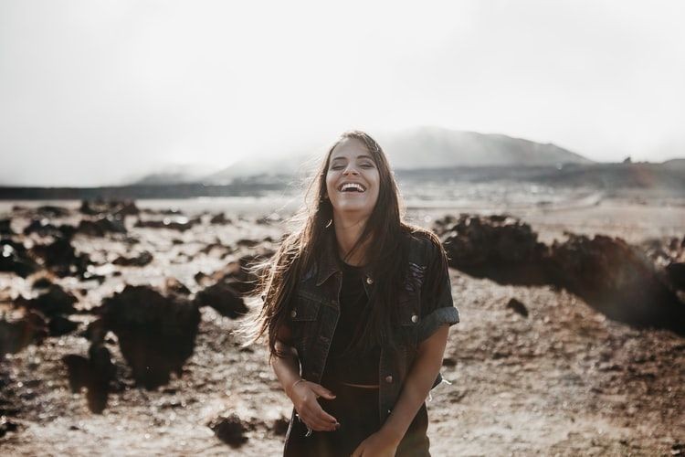 Sama-sama Cinta Diri, 5 Perbedaan Narsis dan Self-Love