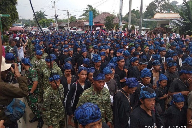 Warga Baduy Jalan Puluhan Km demi Silaturahmi ke Bupati dan Gubernur