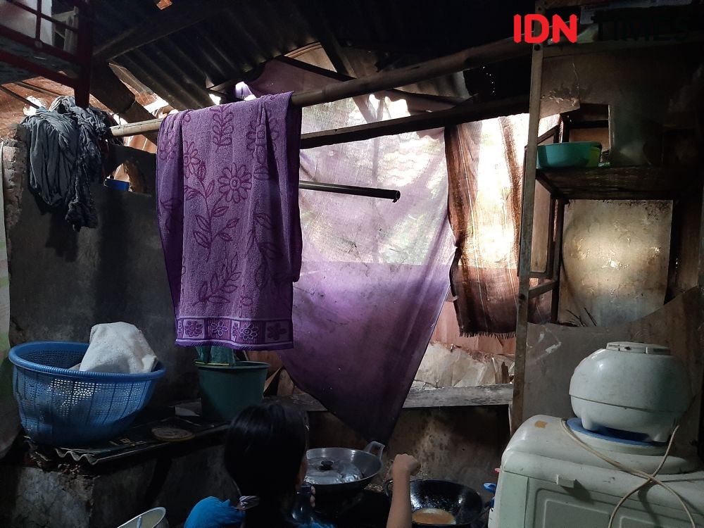 Satu Keluarga di Pandeglang Tinggal di Rumah Nyaris Ambruk 