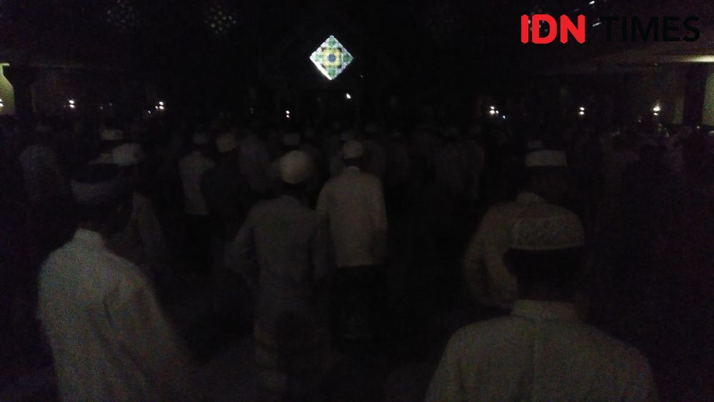 Isak Tangis Menyelimuti Salat Tasbih di Masjid Agung Kota Tegal